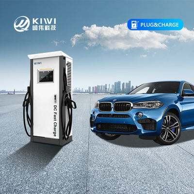 محطة شحن للسيارات الكهربائية العامة في الهواء الطلق مع واجهة CCS Type 2 CHAdeMO