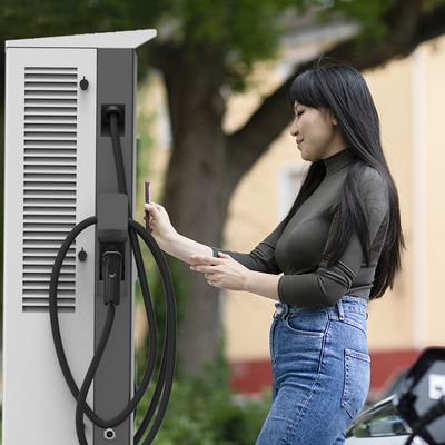AC 0A-136.5A نطاق التيار المدخل 80KW التيار المستمر الخروج شاحن السيارة الكهربائية للسيارات الكهربائية
