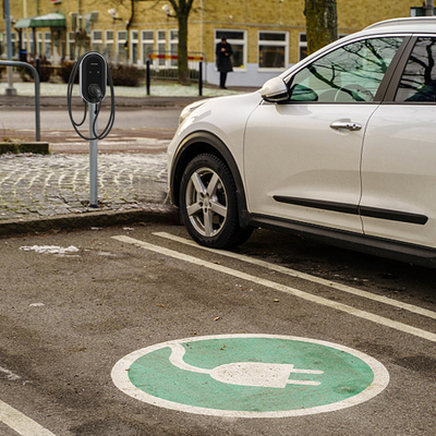 VW ID4 مركبة كهربائية مستوى 2 محطة شحن EV مع اتصال بين النقاط
