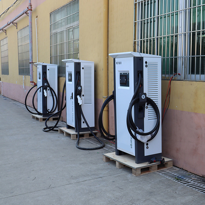 محطة شحن سريع للسيارات الكهربائية من 120 كيلوواط 3 مراحل تشاديمو CCS1 CCS نوع 2 شاحن سريع DC EV