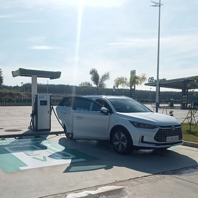 60 كيلوواط ~ 150 كيلوواط DC EV شاحن كومة مزدوجة شحن بندقية أرضية مثبتة DC محطة شحن السيارات الكهربائية السريعة
