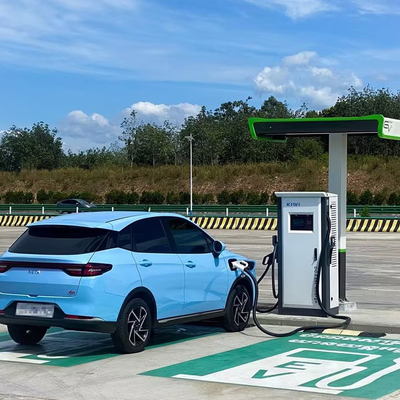 60 كيلوواط ~ 150 كيلوواط DC EV شاحن كومة مزدوجة شحن بندقية أرضية مثبتة DC محطة شحن السيارات الكهربائية السريعة